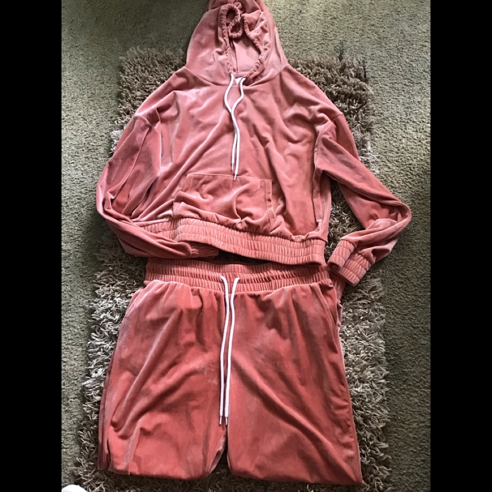 No Boundaries Velour Jogging Set - image 1